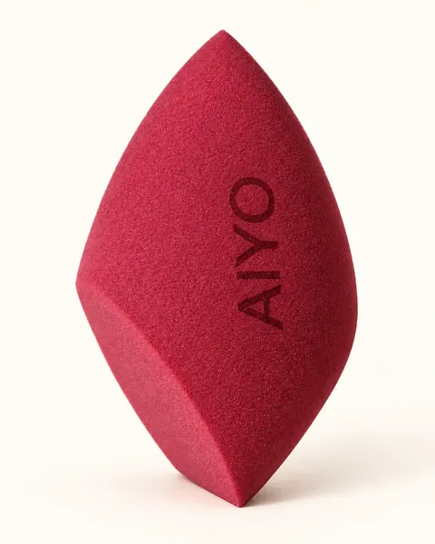 Бордовый скошенный спонж AIYO с заострённым кончиком